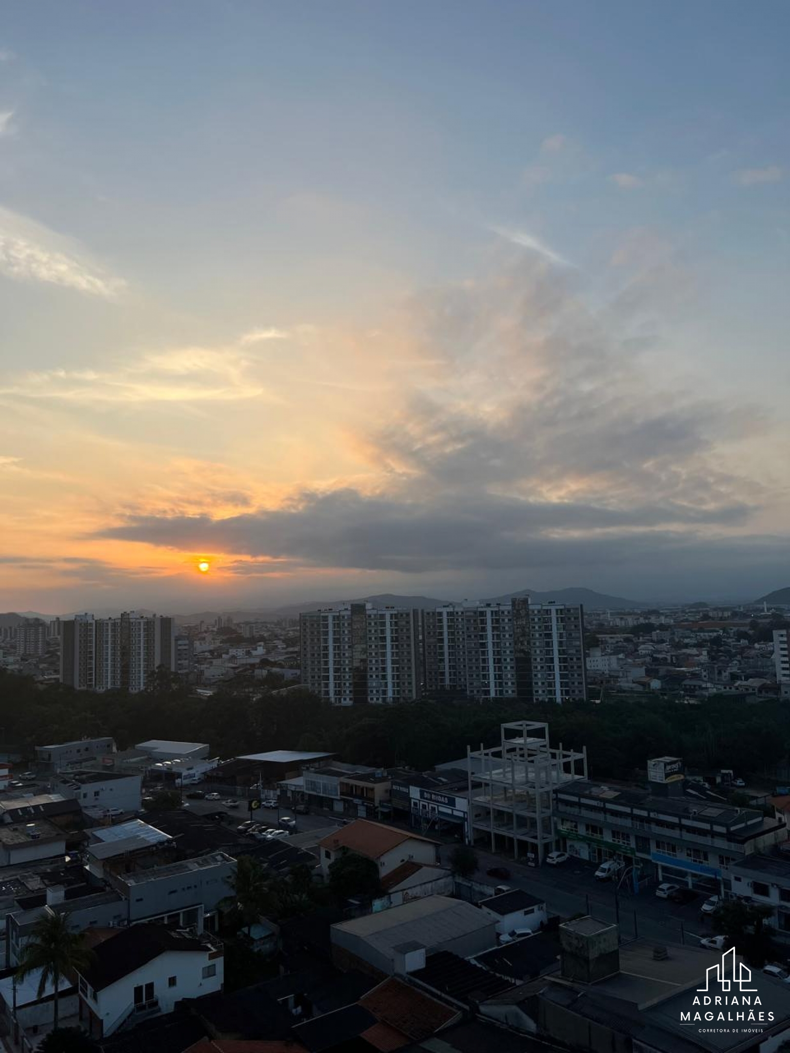 VENDA: Apartamento com Suíte + 2 quartos no Bairro São João. - Um imóvel que encanta na primeira impressão, bem iluminado e com localização estratégica, perto de tudo! - Apartamentos | Adriana Magalhães Corretora CRECI 35.366